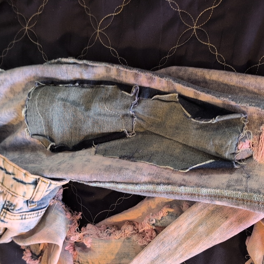 Almost Famous Light Blue Pink Wash Distressed With Holes 90's grunge Jeans GUC - Picture 9 of 12